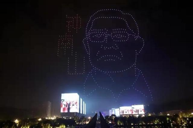 夜空中最亮的星！廣州1200架無人機(jī)致敬人才(圖1)