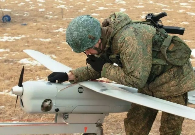 剛剛！俄軍拿出壓箱底無人機對烏克蘭“以牙還牙”(圖1)