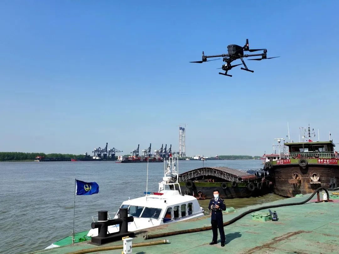 首飛成功！長江南京段實(shí)現(xiàn)無人機(jī)巡檢常態(tài)化 (圖1)