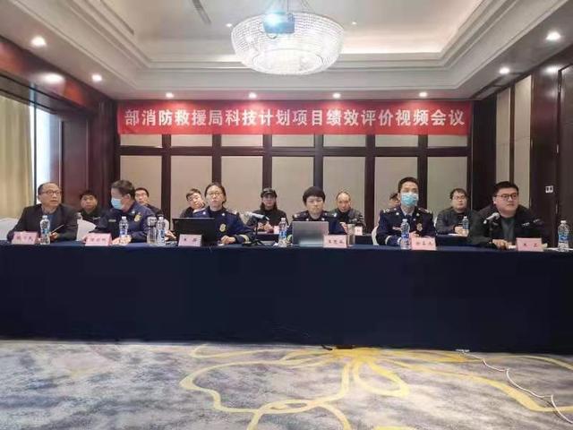 旋翼無人機實現(xiàn)了在百米以上高層建筑滅火(圖5)